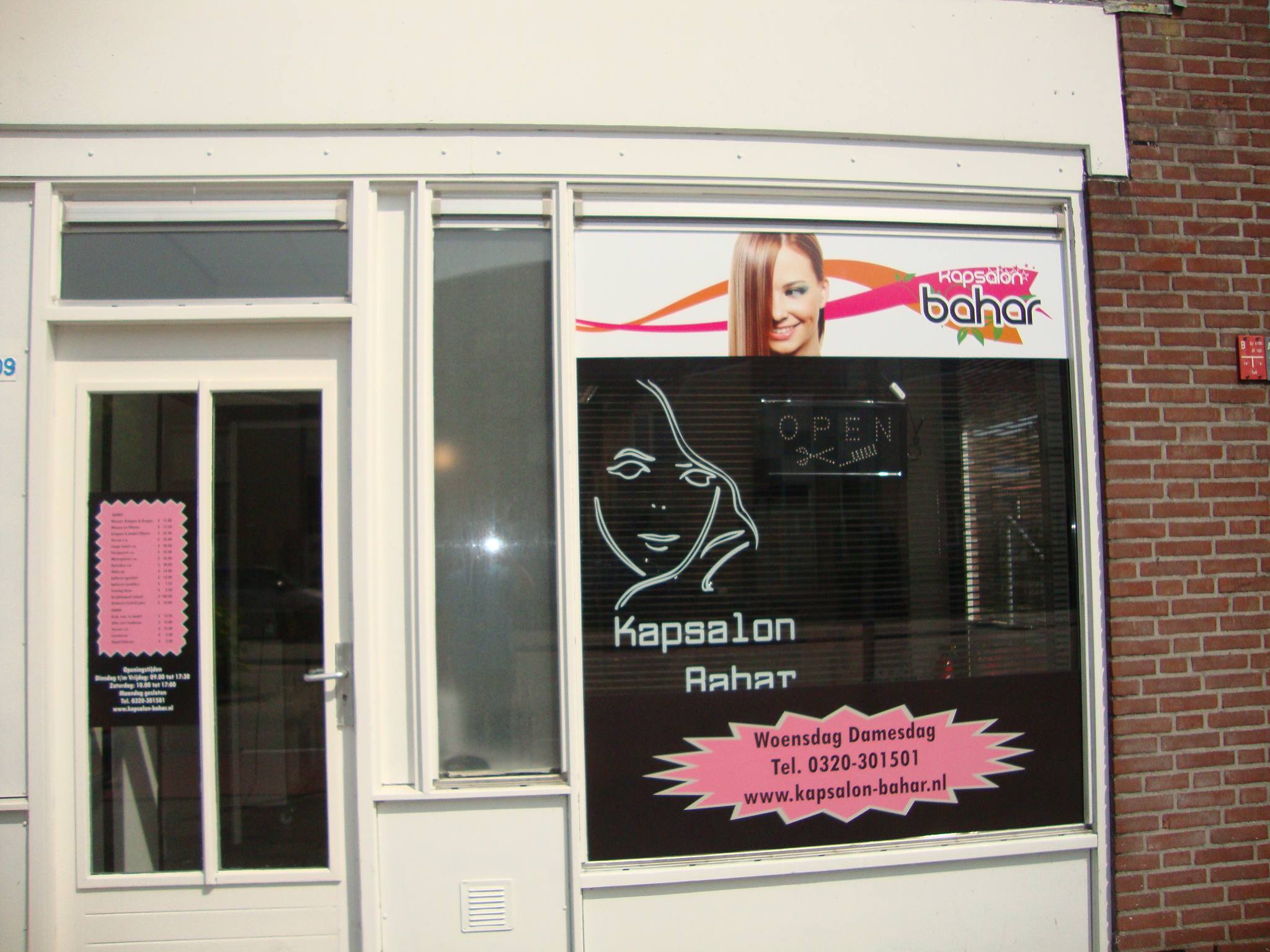 http://kapsalon-bahar.nl/